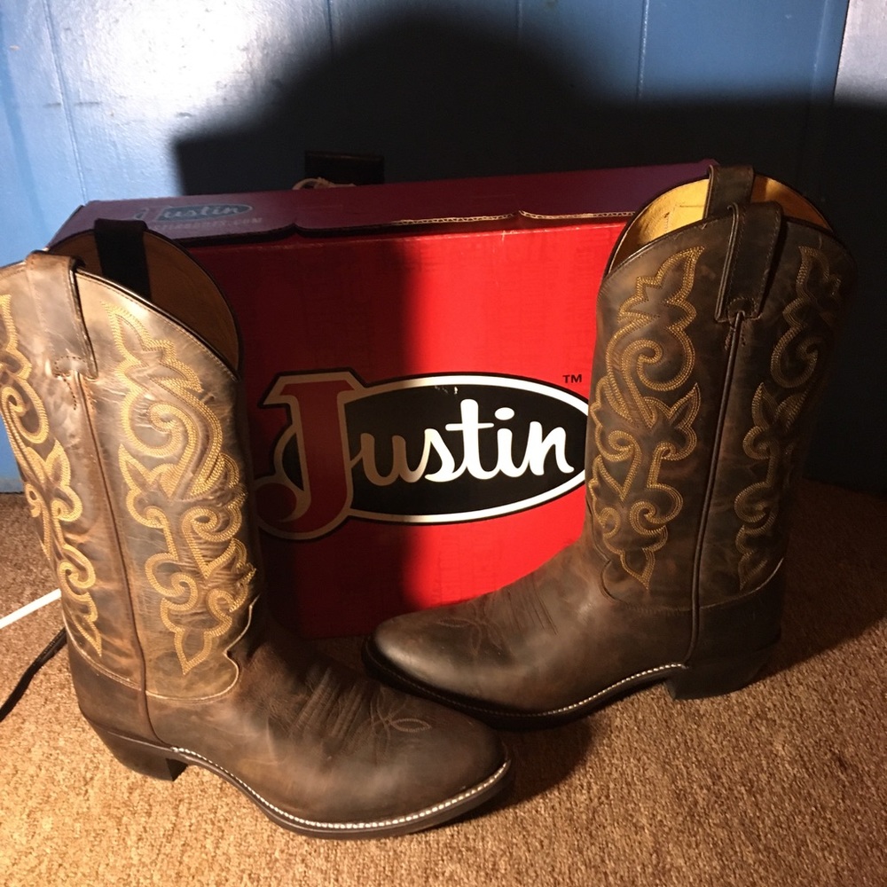 Justin classic boots Size 10